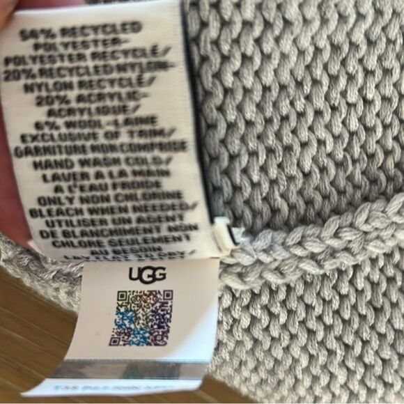 UGG Grey Heather Knit Pom Beanie Hat One Size Unisex, NWT - Picture 7 of 7
